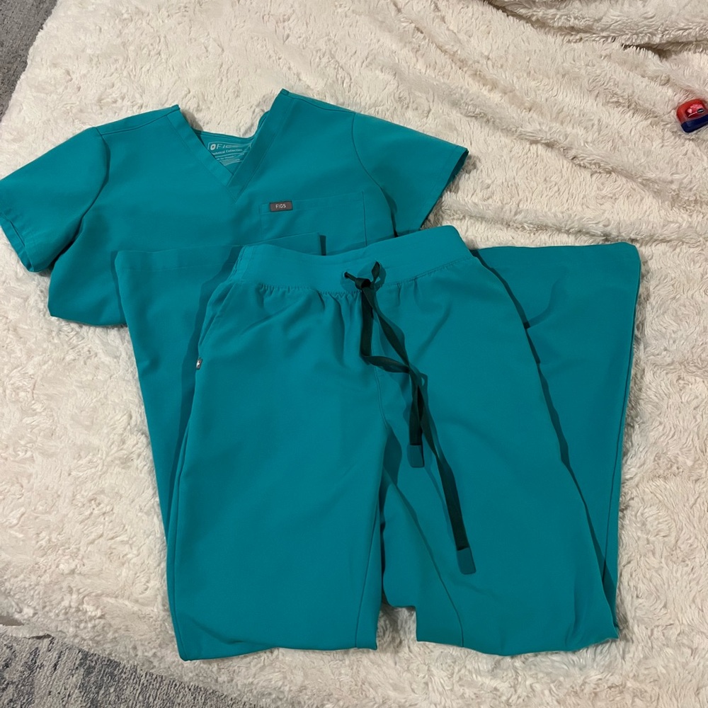 FIGS Oasis XS Scrubs Set